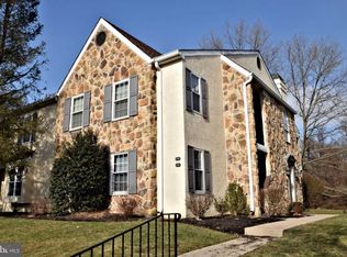 251 Valley Stream Ln, Wayne, PA 19087