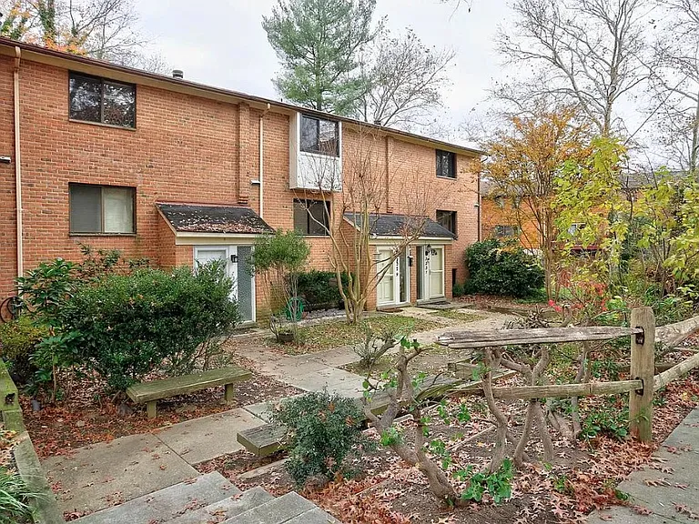 7331 Kerry Hill Ct — Photo 2