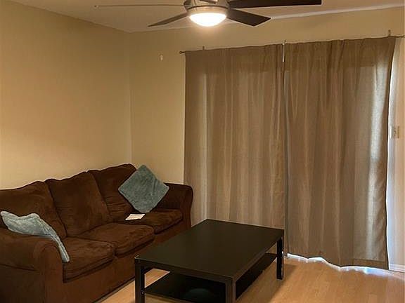 4th image of 904 University Oaks #40-1