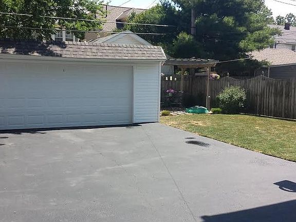 5th image of 1059 Cliffdale Ave