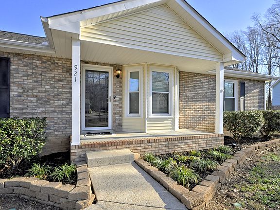 4th image of 921 Merritt Lewis Ln