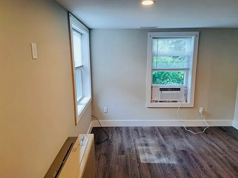 2046 Hartford Ave #5 — Photo 23