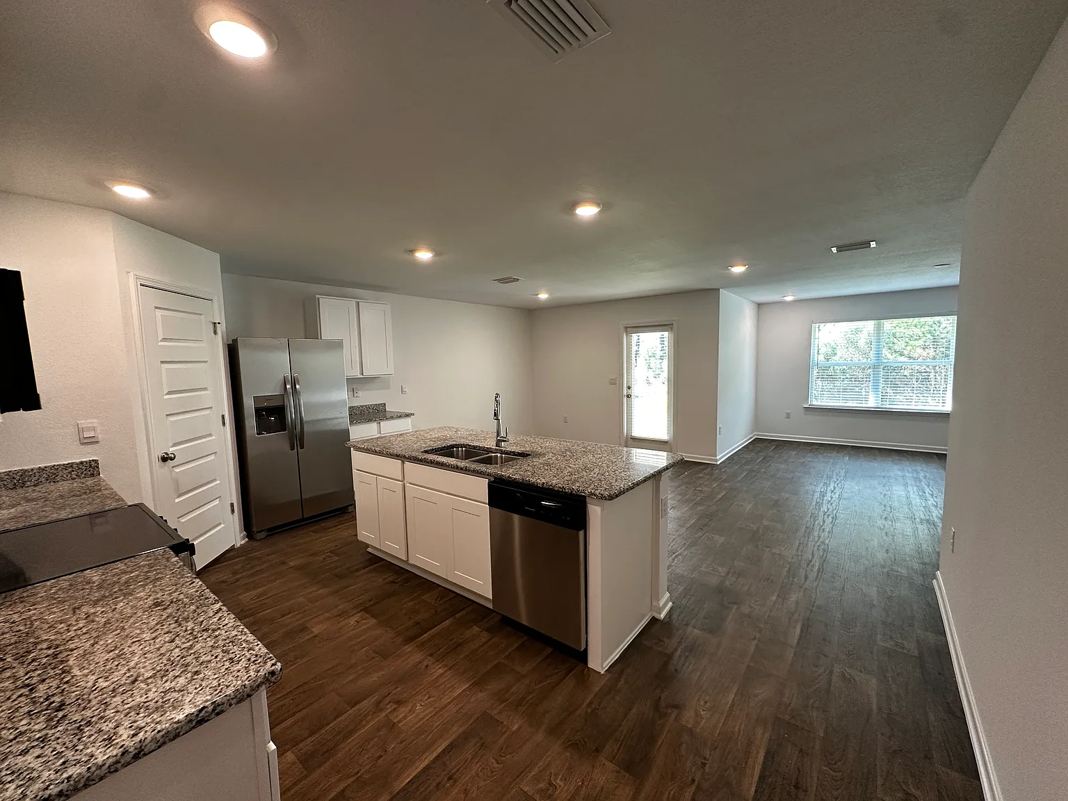 Available Now! 4 Bed / 2 Bath In Daphne's Oldfield Subdivision! — Photo 2