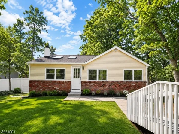 30 Belford Dr, West Milford Twp., NJ 07421