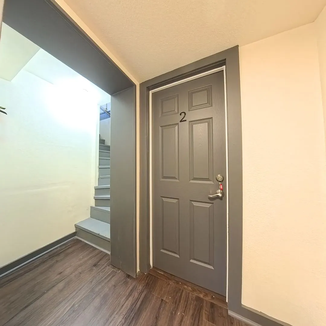 511 W State St — Photo 2