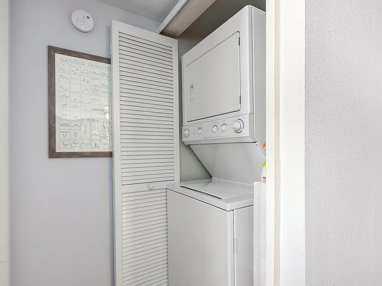 5500 Owensmouth Ave #323 — Photo 15