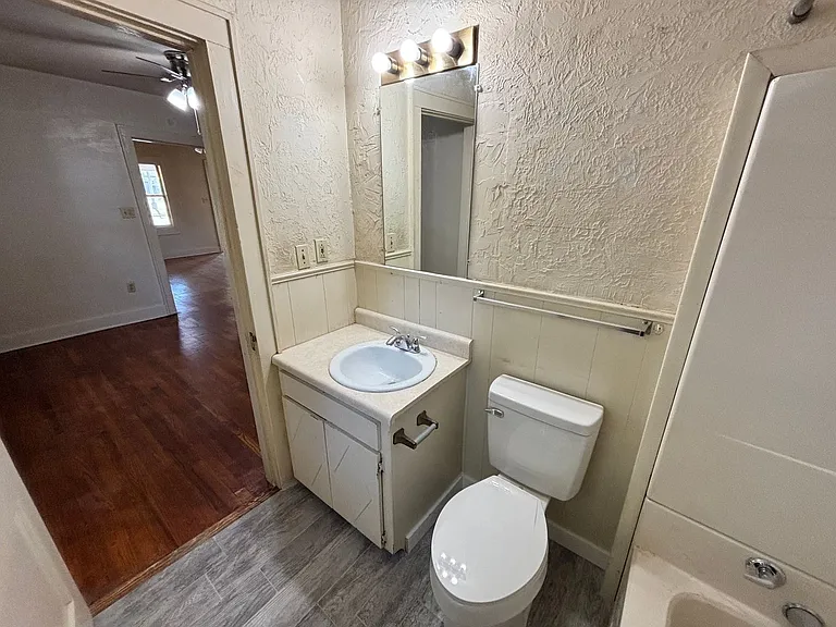 703 N Blvd — Photo 10