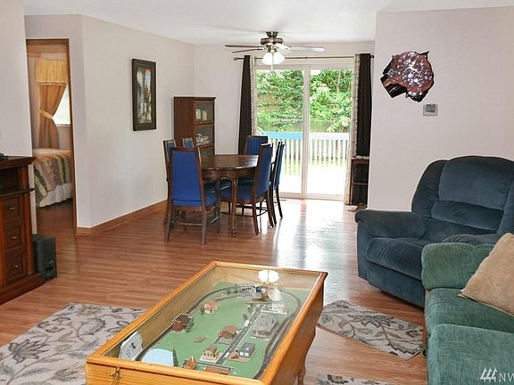3rd image of 1229 NE Magnum Ct
