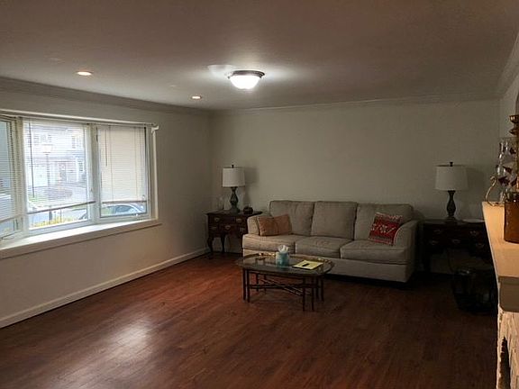 5th image of 27 Wakefield Ave