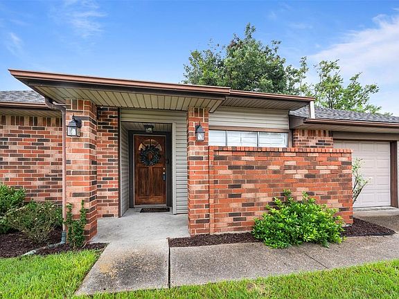 3rd image of 2303 Pilgrims Bend Dr