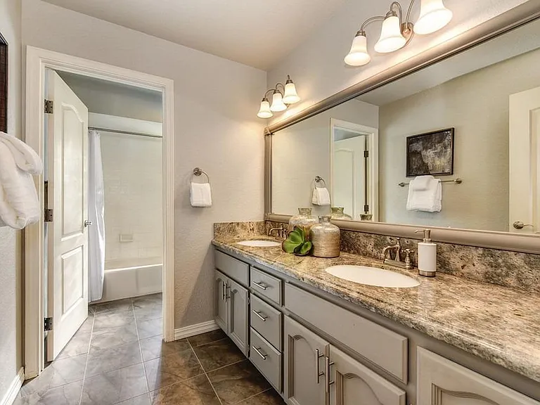 4650 Dorchester Ln — Photo 31