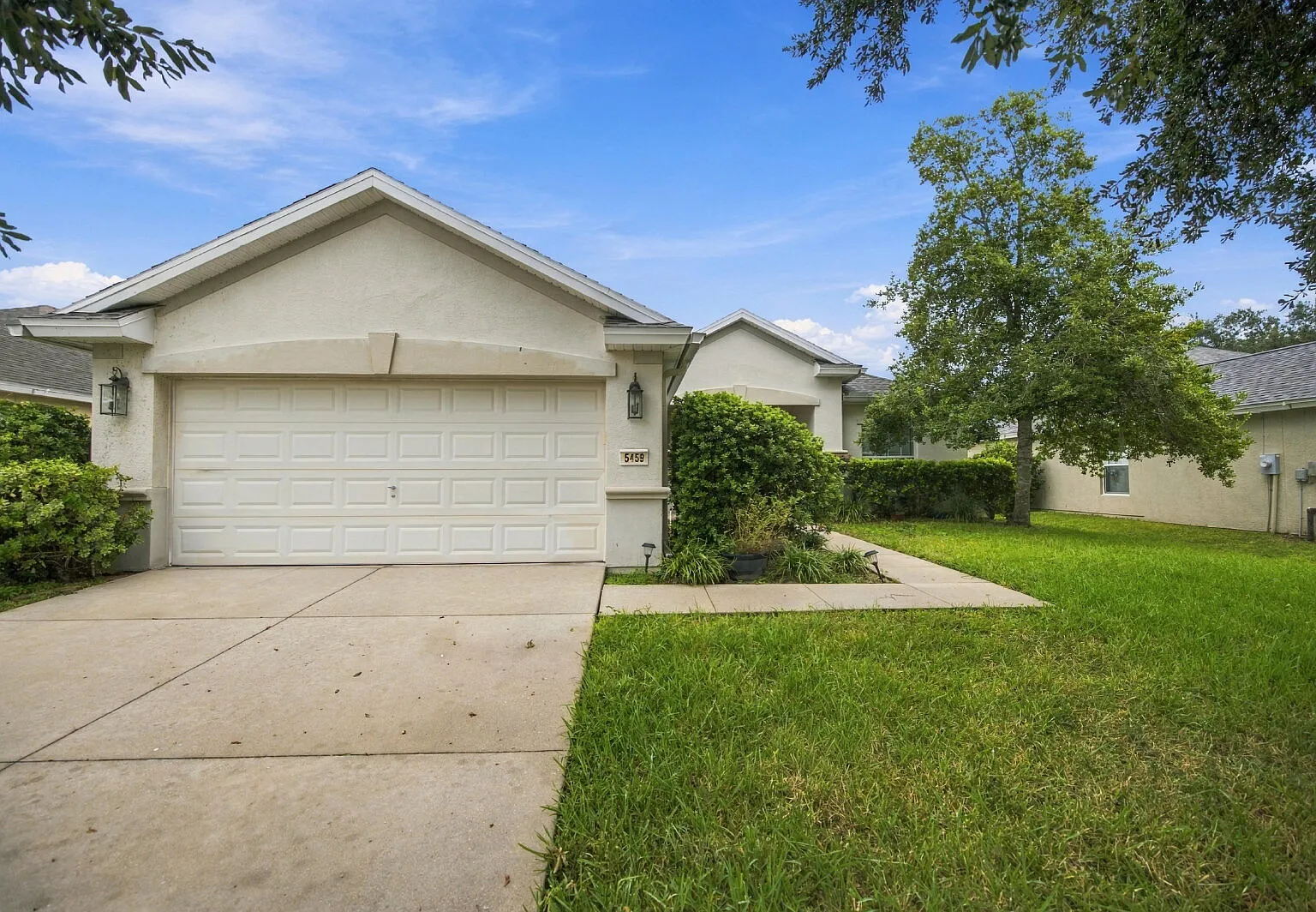3 bed, 2.0 bath, 2185 sqft, $2,400 — Photo 1