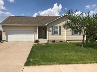 915 5th Avenue Dr W, Andalusia, IL 61232