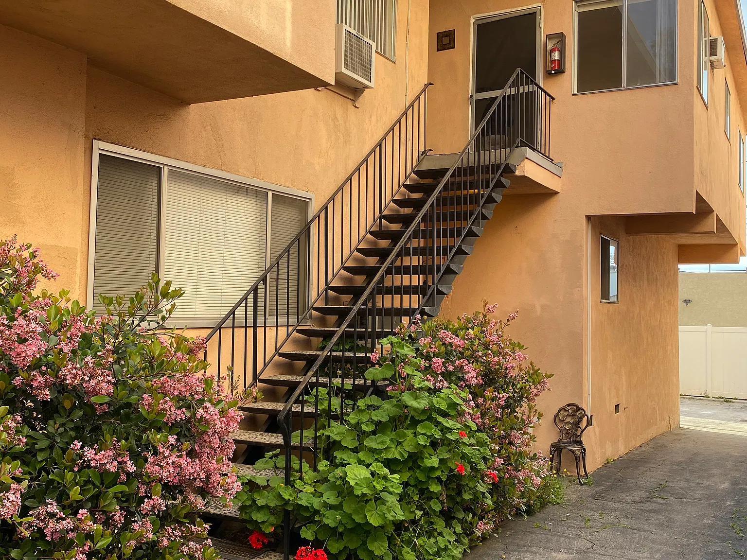 1 bed, 650 sqft, $1,900 — Photo 1