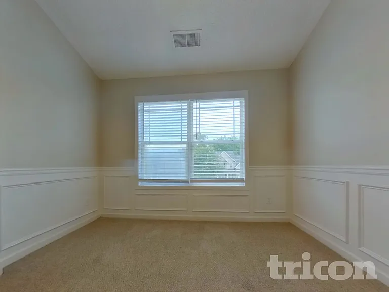 611 Hemlock Ct — Photo 4