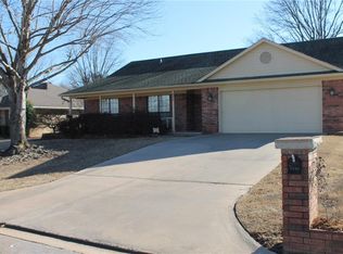 8904 Skypark Dr, Fort Smith, AR 72903