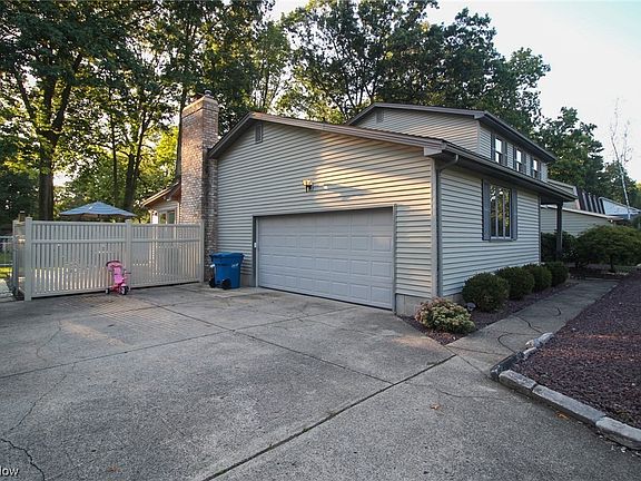 4th image of 828 Squirrel Hill Dr
