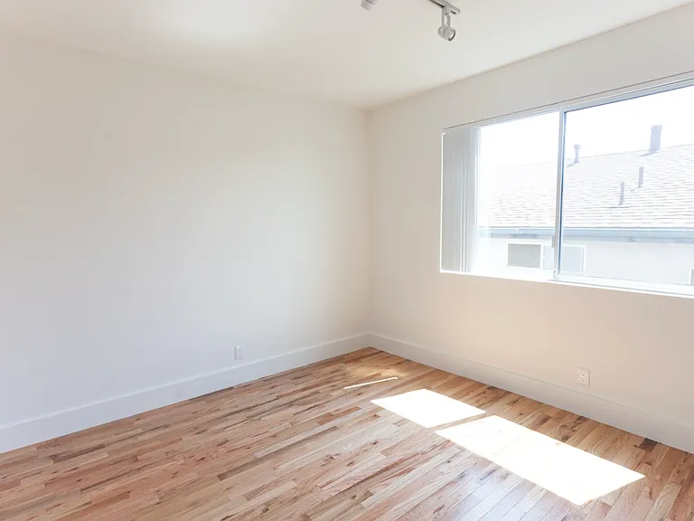 938 White Knoll Dr #9 — Photo 8