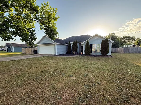 51 Honeysuckle Way, Fort Mitchell, AL 36856