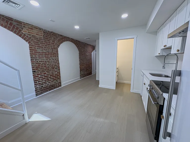 1703 Green St #1 — Photo 15