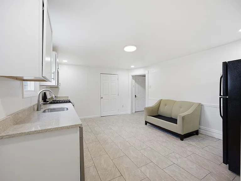 2822 Salisbury St — Photo 29