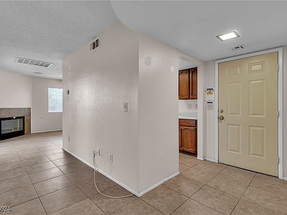5th image of 544 Grimsby Ave