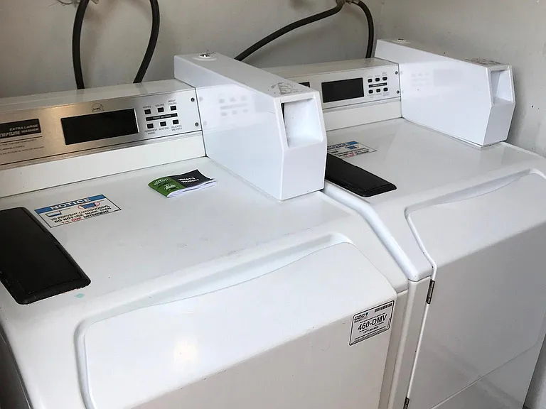 pay laundry on site