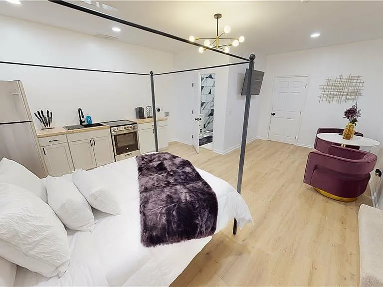 6 Queens Court Trce — Photo 1