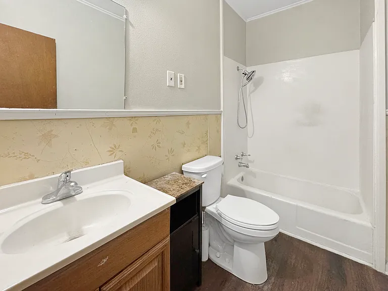 663 Victory Dr — Photo 4