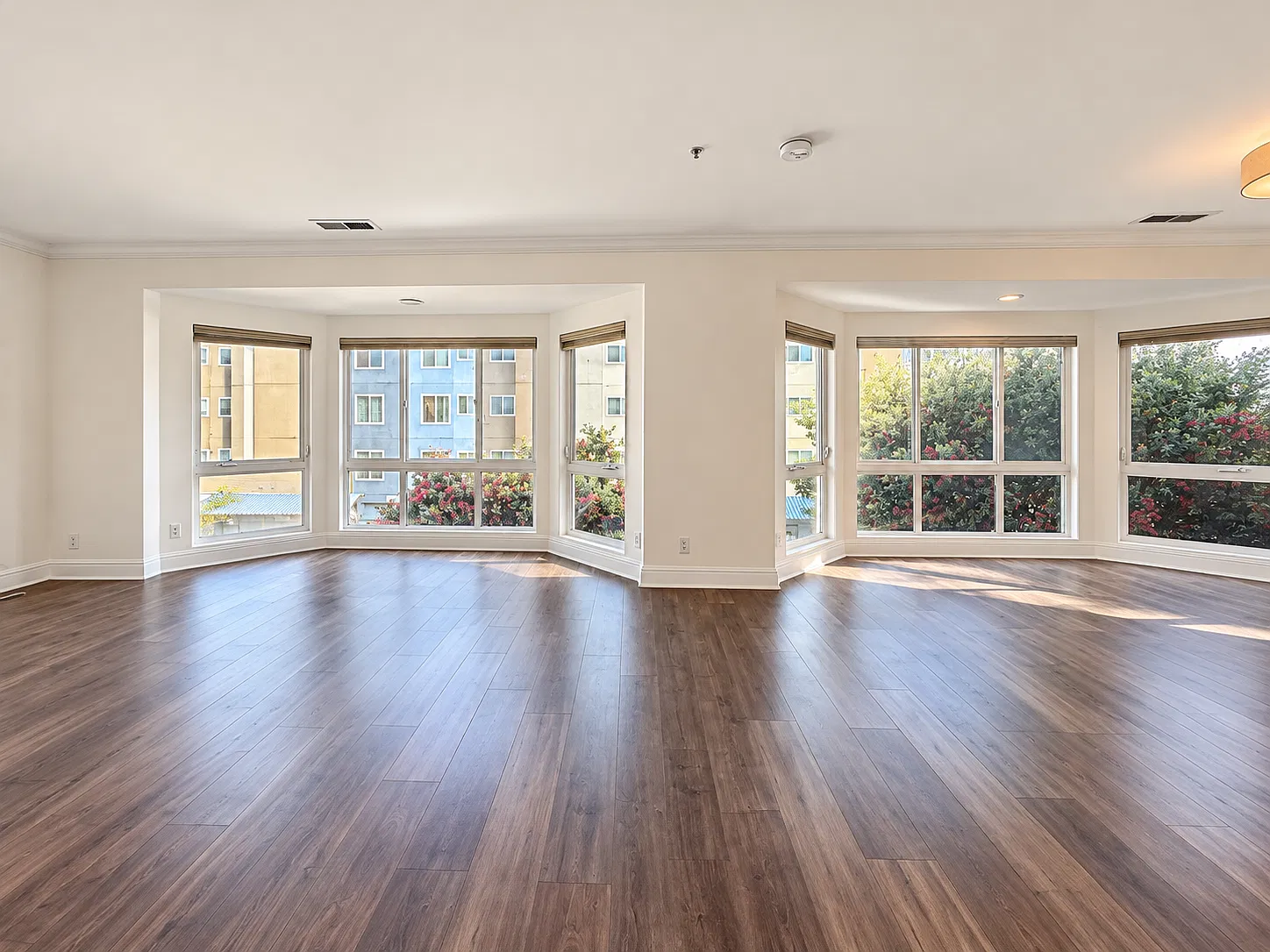 743 La Playa St — Photo 3