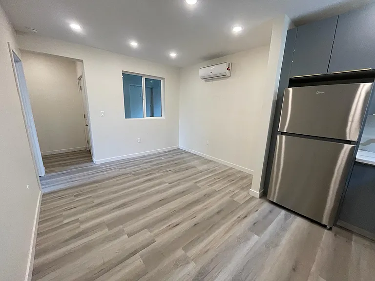 1185 N Kenmore Ave #27 — Photo 5