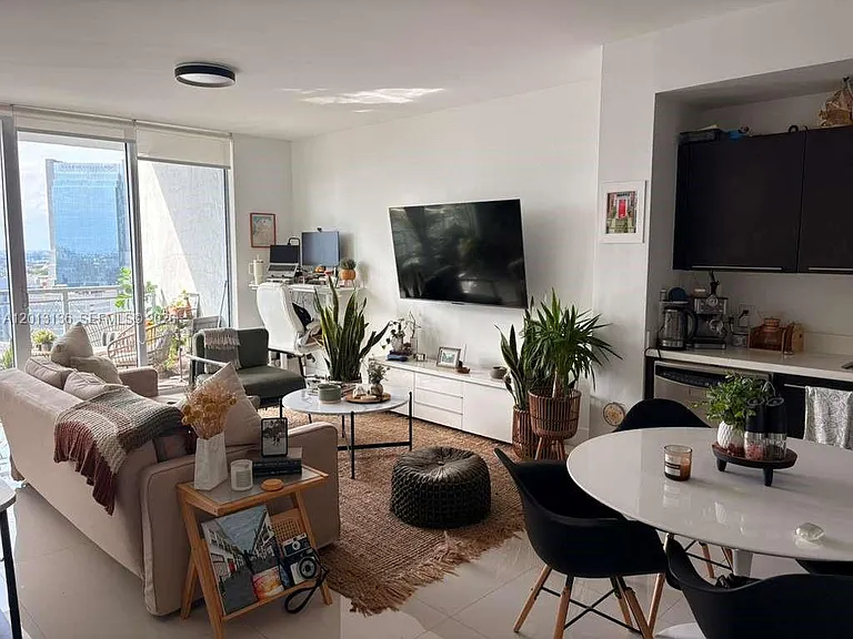 90 SW 3rd St #2106 — Photo 5