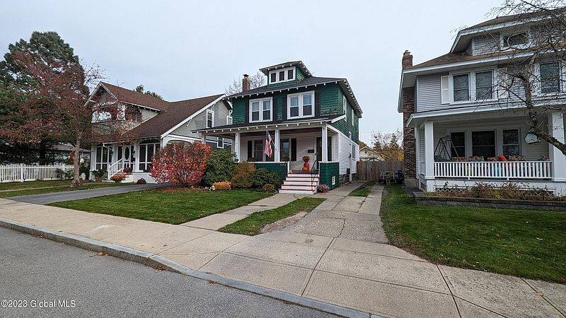 3rd image of 846 Woodland Avenue