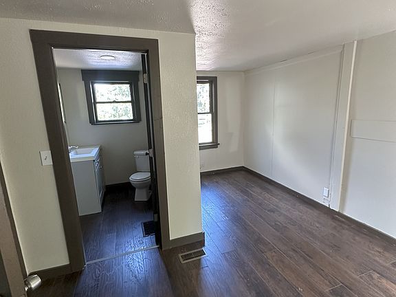 4th image of 161 Glessner Ave