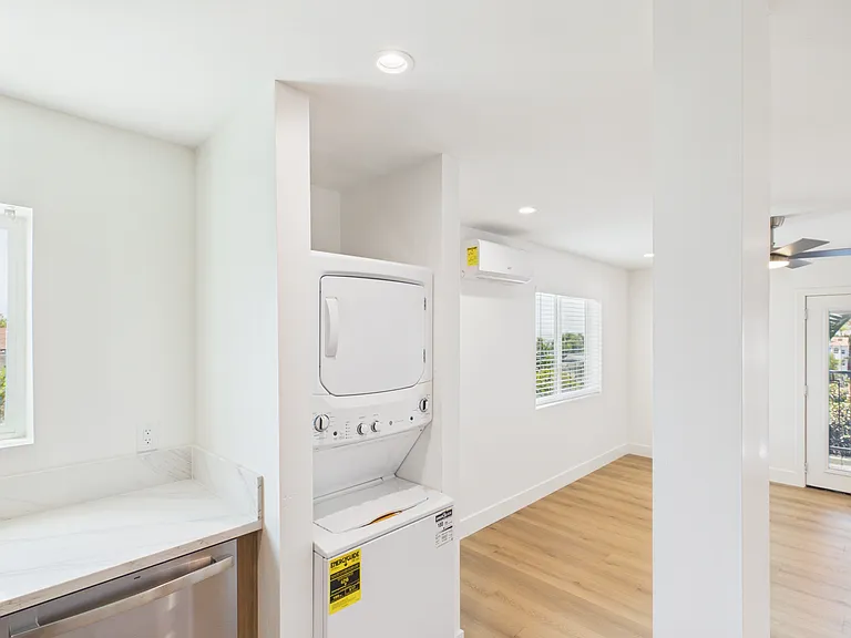 1132 W Redwood St — Photo 11