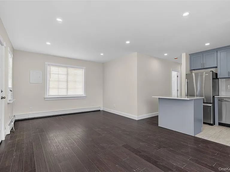 88 Buffalo Ave — Photo 2