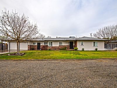 5544 E Holland Ave, Fresno, CA, 93727