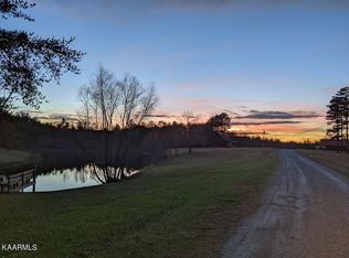 4 Mile Creek Rd, Deer Lodge, TN 37726