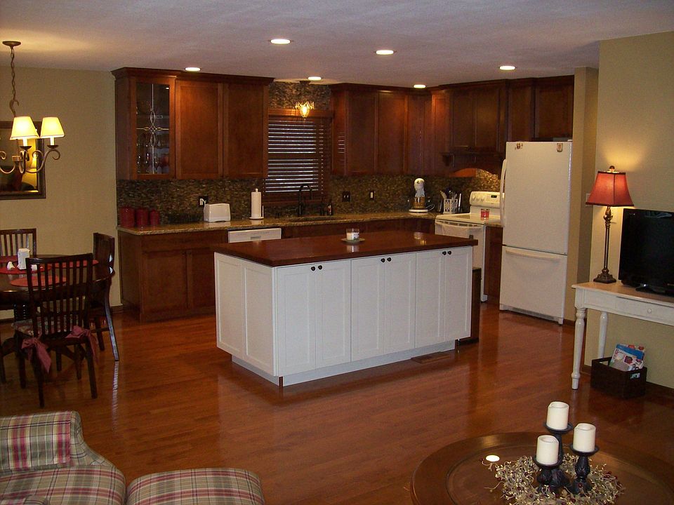 New maple cabinets/granite