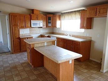 5th image of 1007 Holly St