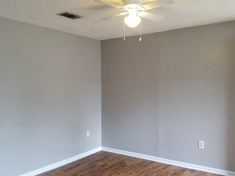 2282 University Pkwy #9 — Photo 2