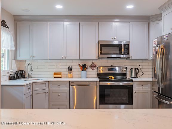 5th image of 182B Sterling Court