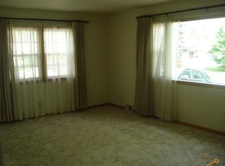 129 Stanley Ct, Rapid City, SD 57702