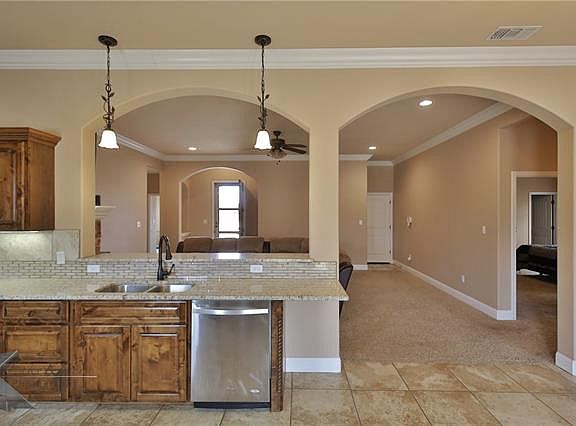 5th image of 373 Southlake Dr