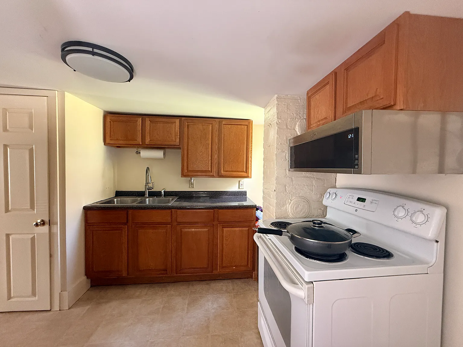 2 bed, 1000 sqft, $1,950 — Photo 2