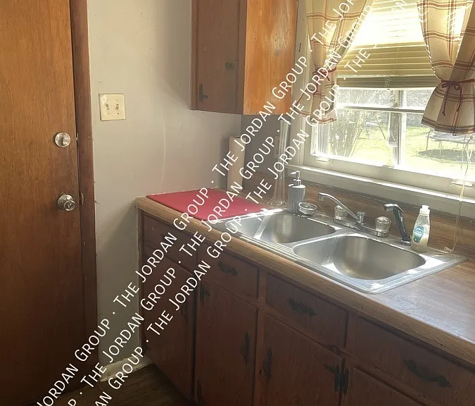 398 Hietts Ln #C — Photo 9