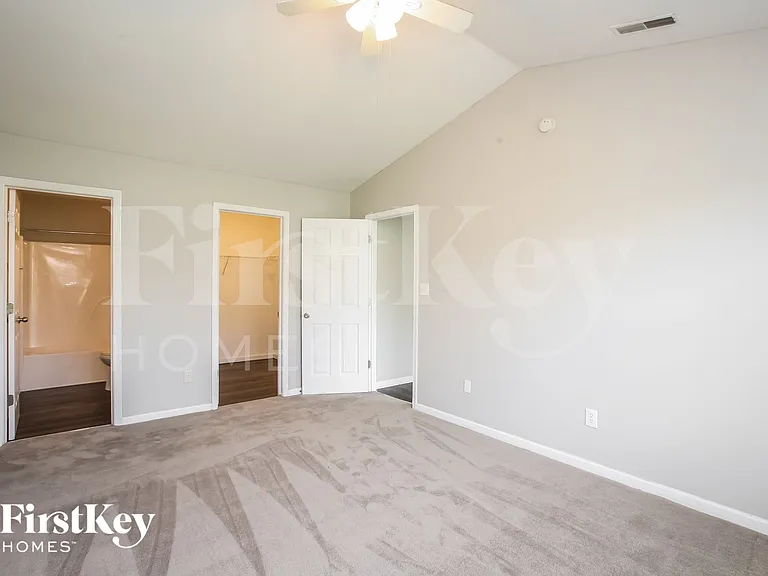2635 Lullwater Ln — Photo 7