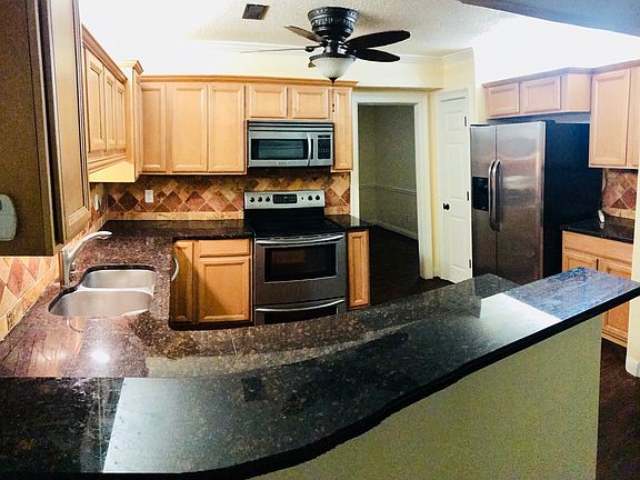 Kitchen with Breakfast bar