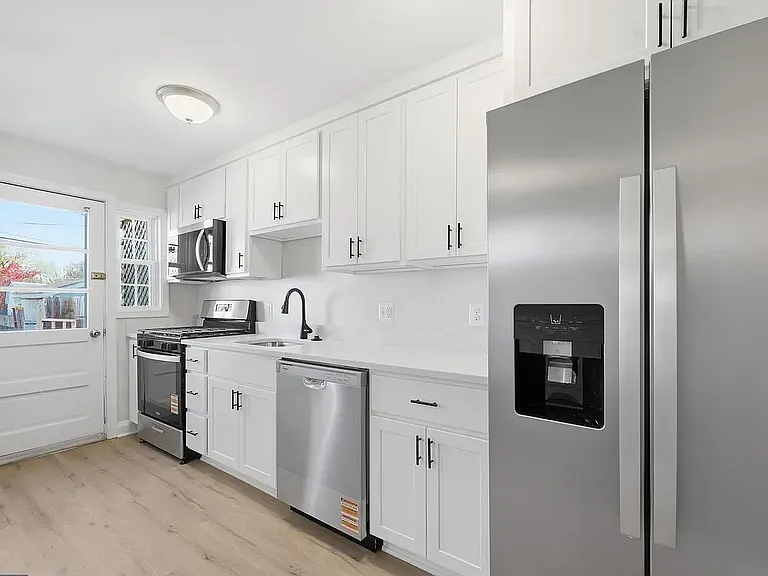 308 Georgia Ave NE — Photo 8