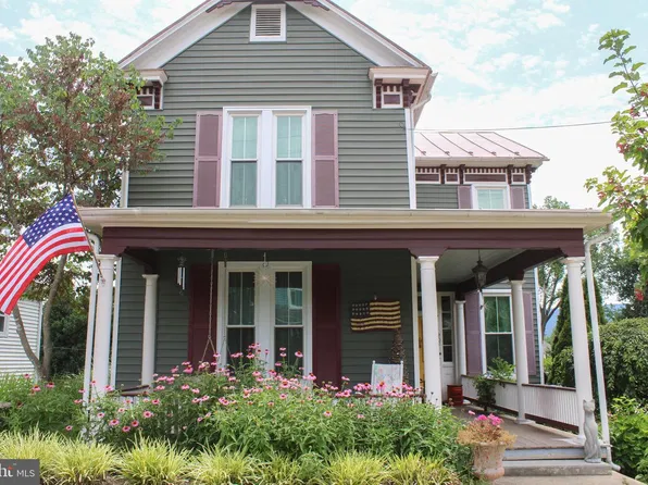 207 S Muhlenberg St, Woodstock, VA 22664